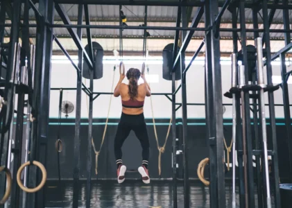 Comment s’entraîner avec une cage de musculation ?