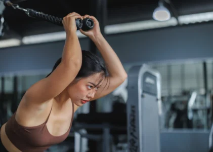 Exercice triceps : comment muscler ses triceps sans matériel ?