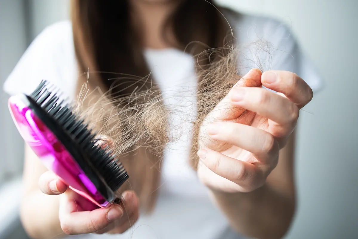 Chute de cheveux chez la femme : comment agir avec l&rsquo;alimentation ?