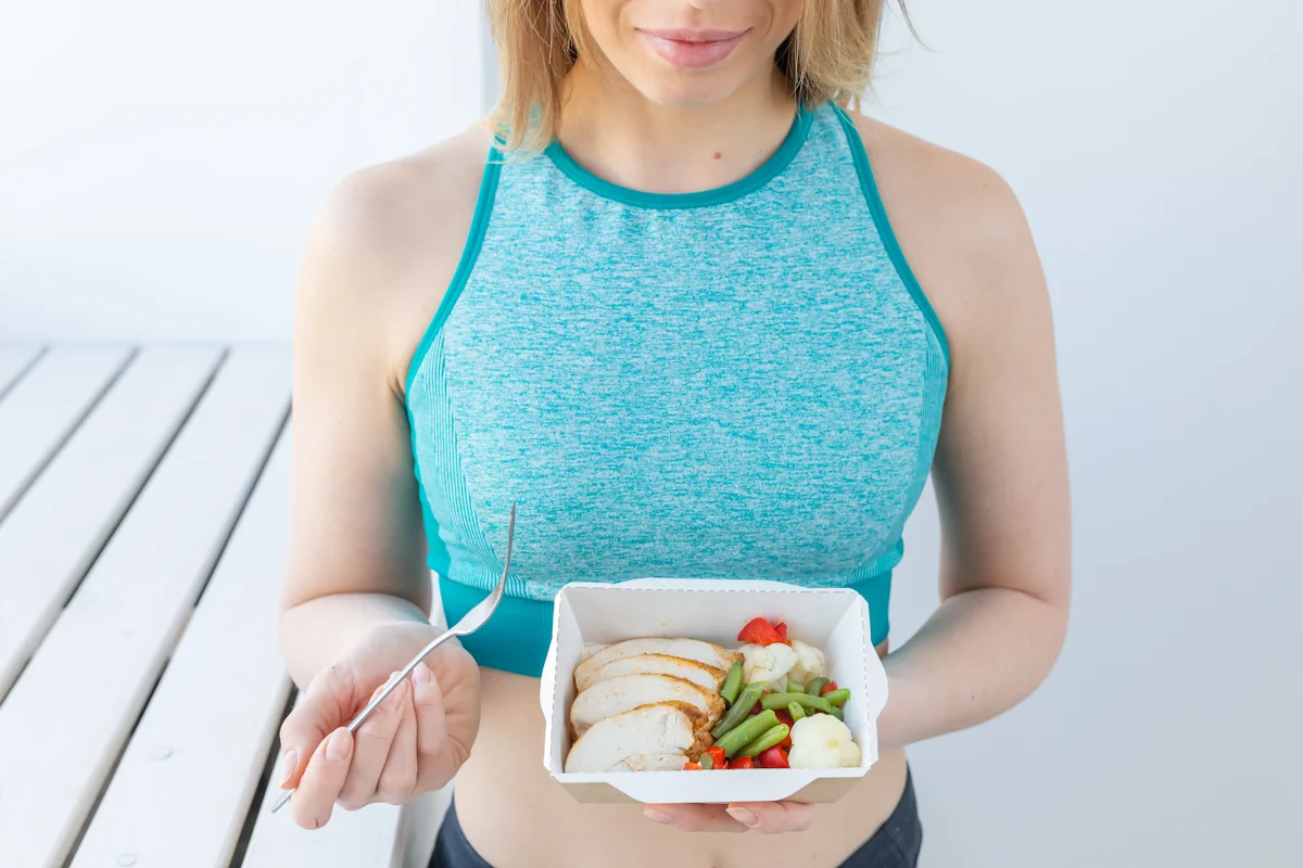 Adopter un régime à 1600 calories par jour : pour qui ?
